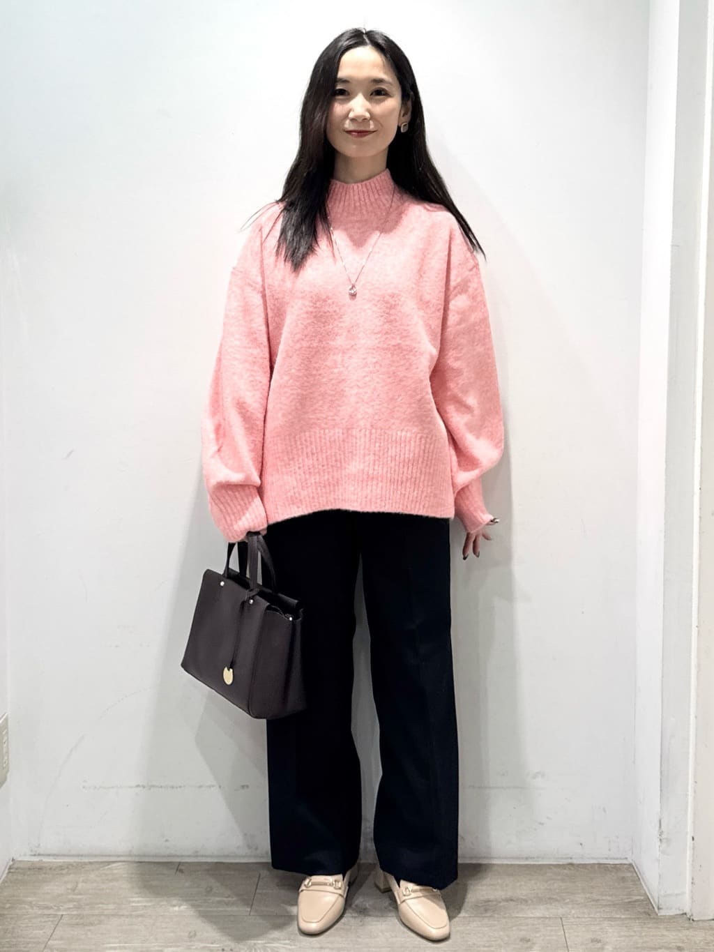 yuicciさんの「OPAQUE.CLIP｜ベロア&times;ゴールドメタル縁取りスクエアピアス」を使ったコーディネート