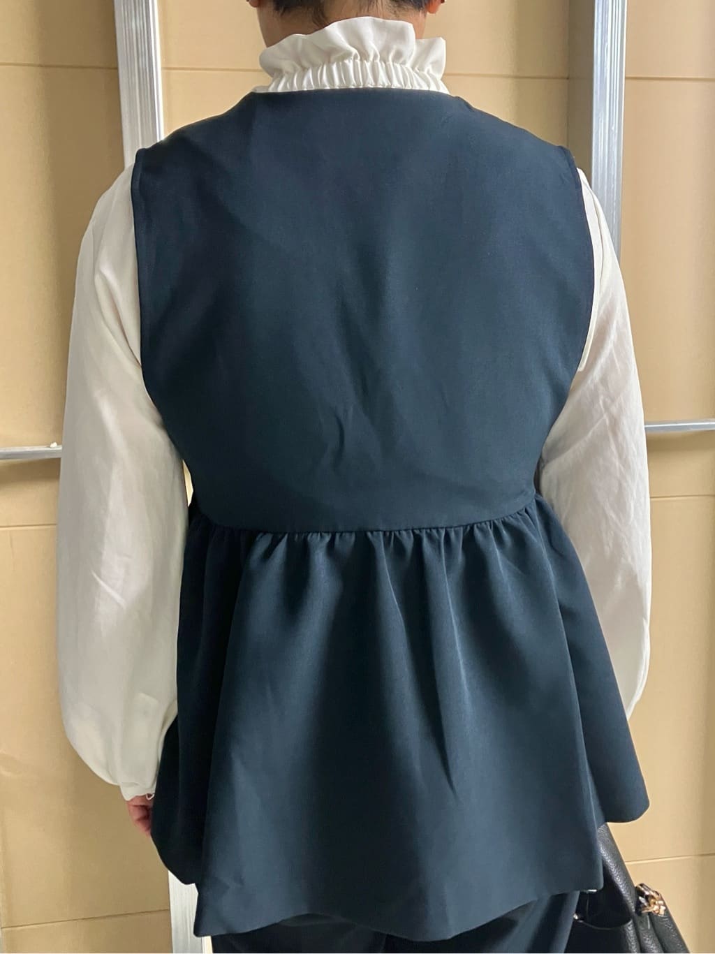 Rさんの「THE SHOP TK｜【通勤・きちんと見えに】ダブルクロス ペプラムジレ/セットアップ可」を使ったコーディネート
