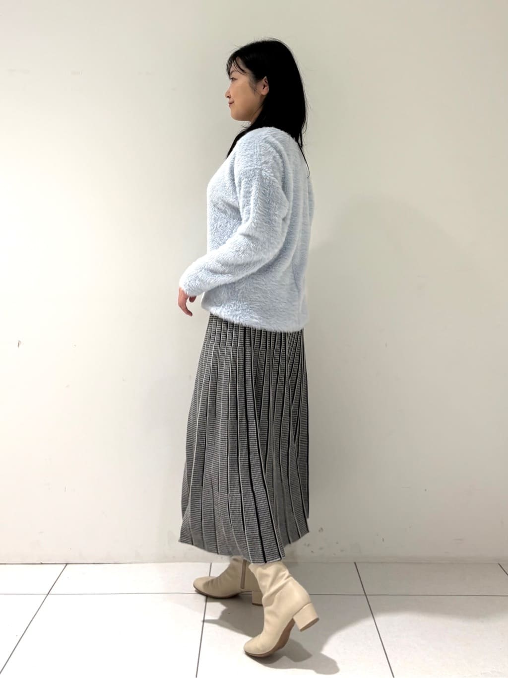 momokoさんの「INDIVI｜【洗える】エアリーシャギートップス」を使ったコーディネート