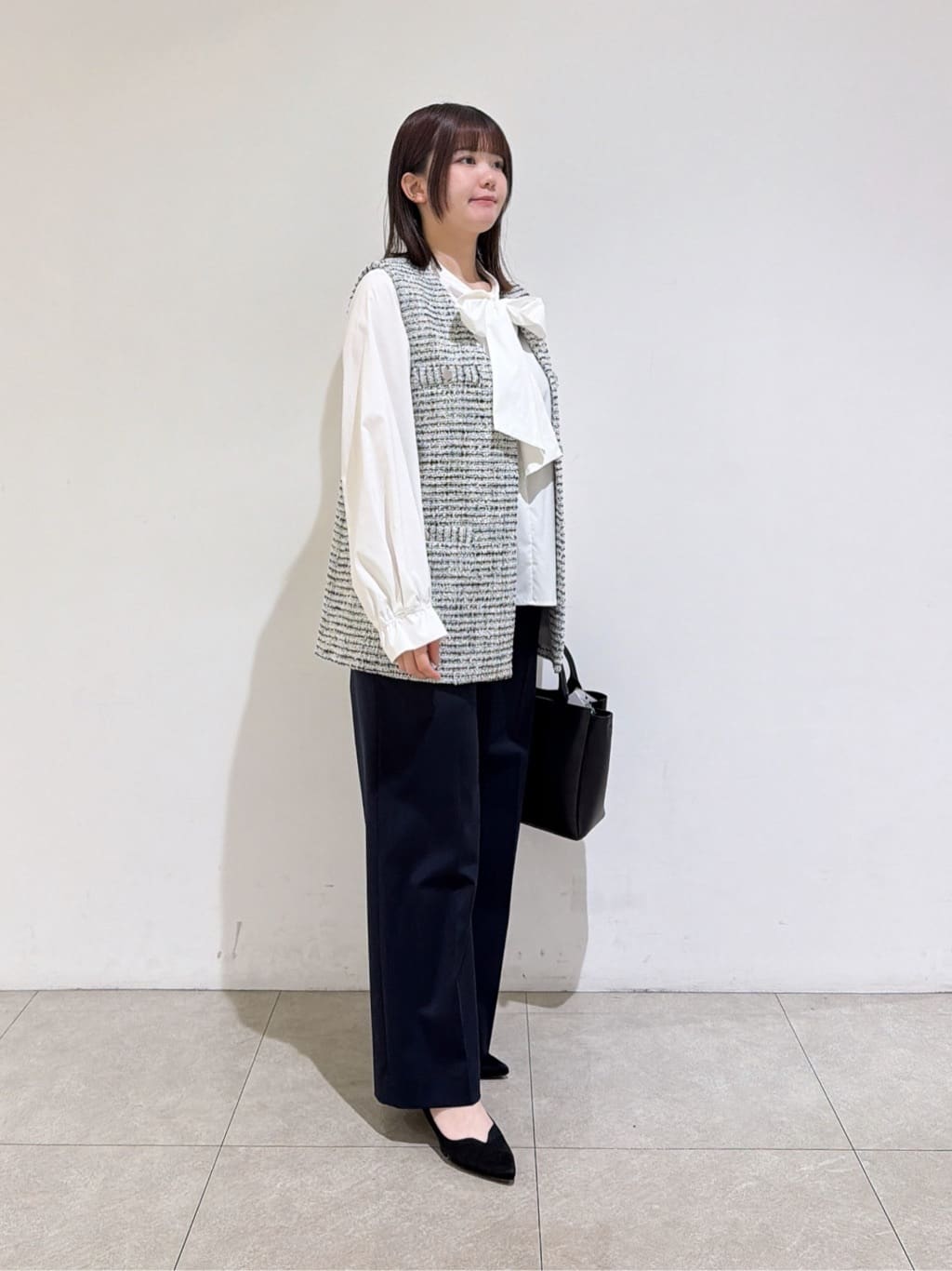 emikaさんの「INDIVI｜【2点セット／洗える】ツイードジレ＆ボウタイブラウス」を使ったコーディネート