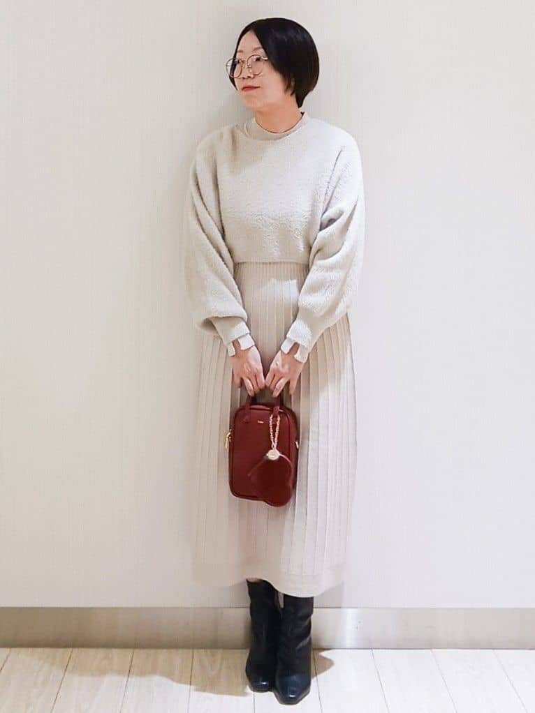 KaHoさんの「index｜ラメフェザープルオーバーセット ニットワンピース【洗濯機OK】《XS～LL》」を使ったコーディネート
