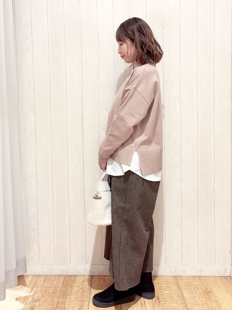 あいこさんの「SHOO･LA･RUE｜【2点セット/洗濯機可/S-LL】着回しがきく もちもちハイネックニット+裾シャツインナー」を使ったコーディネート
