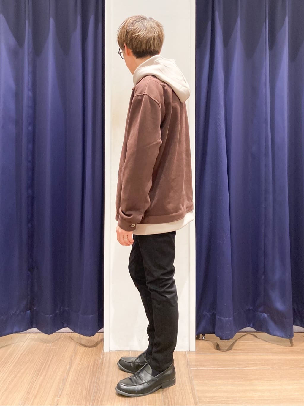 つーじーさんの「THE SHOP TK｜【大人の休日スタイルにはこれ！】フロントチェック柄ニットパーカ　洗濯機OK」を使ったコーディネート