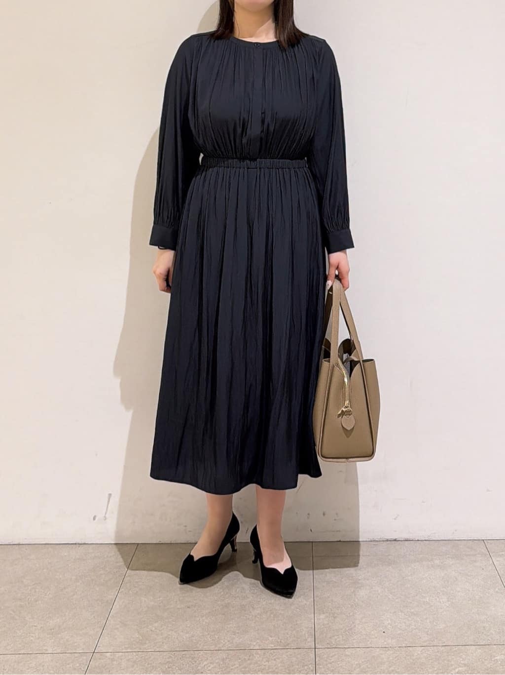 emikaさんの「INDIVI｜【洗える】ギャザーフレアワンピース」を使ったコーディネート