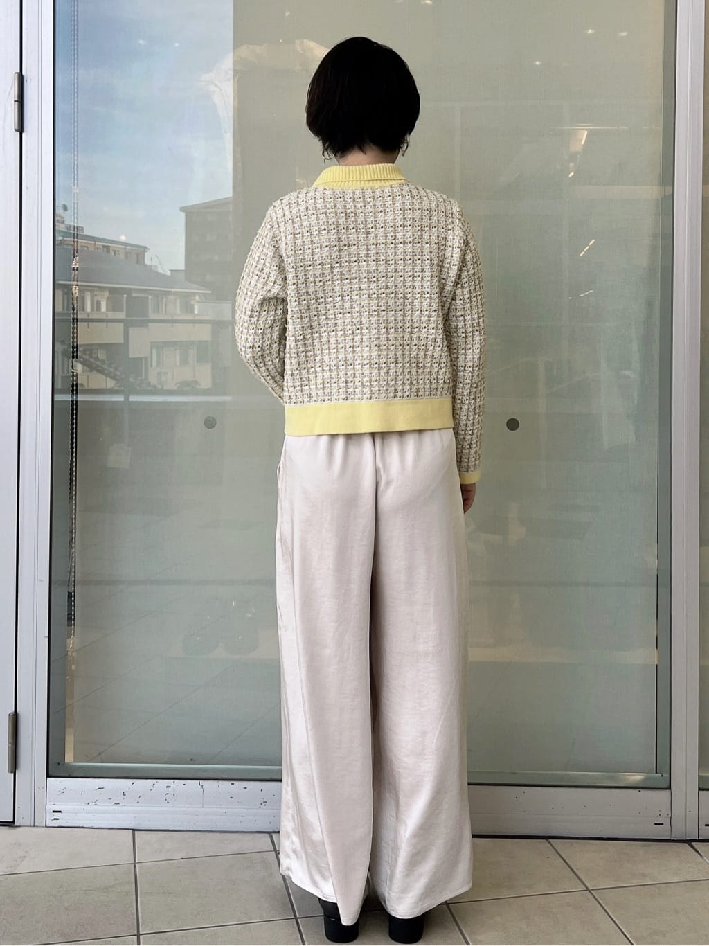 yo-koさんの「OPAQUE.CLIP｜サテンイージーワイドパンツ【洗濯機OK】」を使ったコーディネート