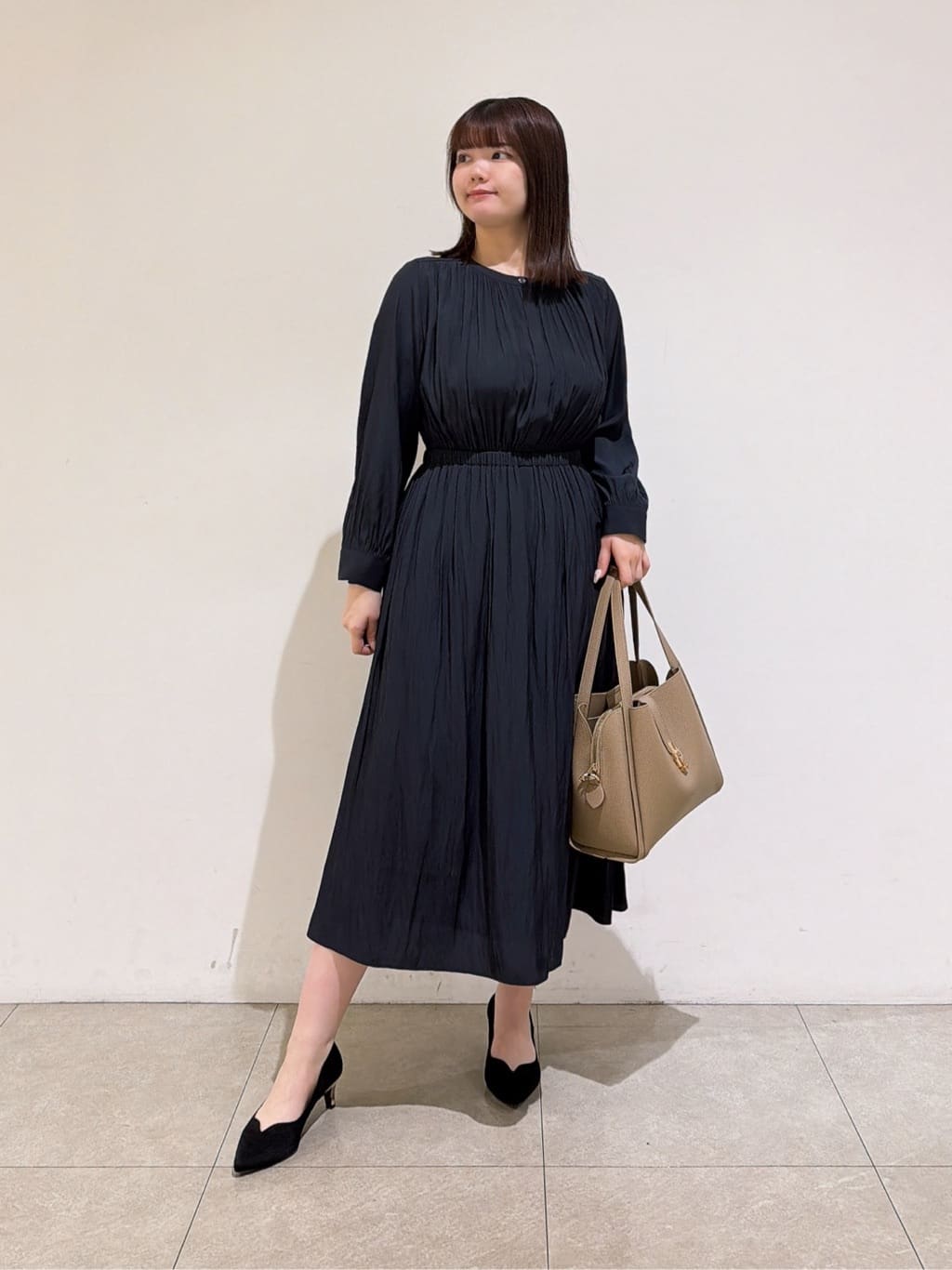 emikaさんの「INDIVI｜【洗える】ギャザーフレアワンピース」を使ったコーディネート