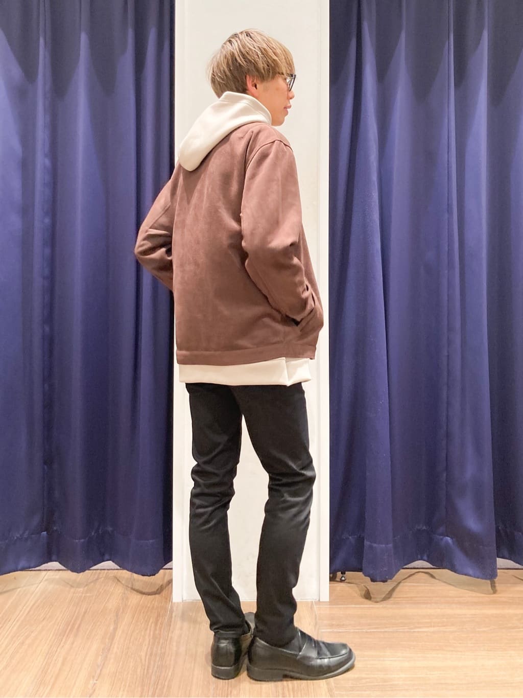 つーじーさんの「THE SHOP TK｜【大人の休日スタイルにはこれ！】フロントチェック柄ニットパーカ　洗濯機OK」を使ったコーディネート