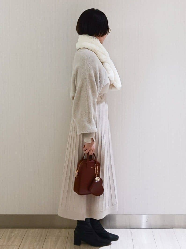 KaHoさんの「index｜ラメフェザープルオーバーセット ニットワンピース【洗濯機OK】《XS～LL》」を使ったコーディネート