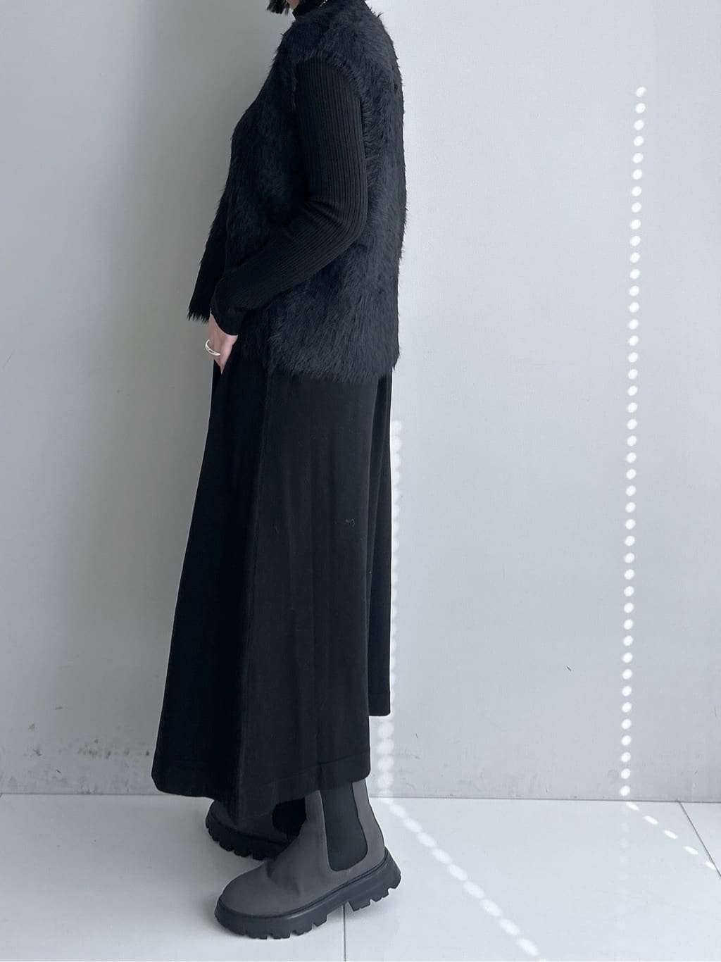 Hirokaさんの「Dessin｜【2点セット・洗える】シャギーベストニットワンピース」を使ったコーディネート