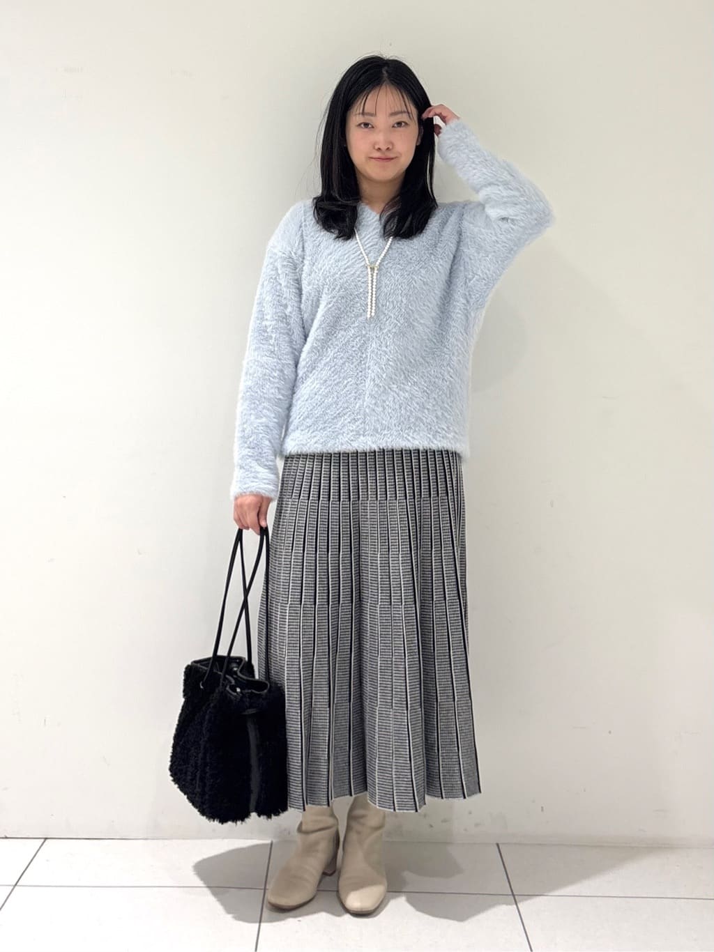 momokoさんの「INDIVI｜【洗える】エアリーシャギートップス」を使ったコーディネート