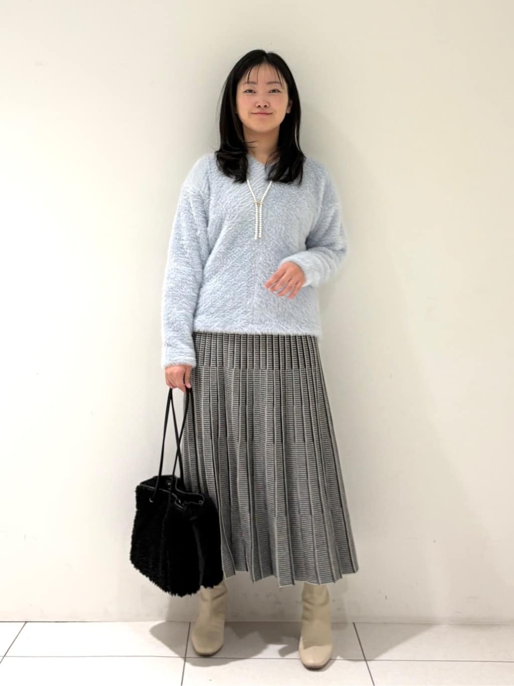 momokoさんの「INDIVI｜【洗える】エアリーシャギートップス」を使ったコーディネート