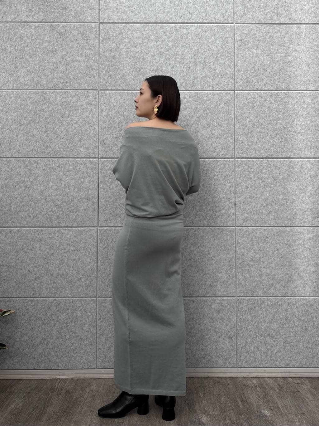 ayanoさんの「INDIVI｜ドレープオフショルニットワンピース」を使ったコーディネート