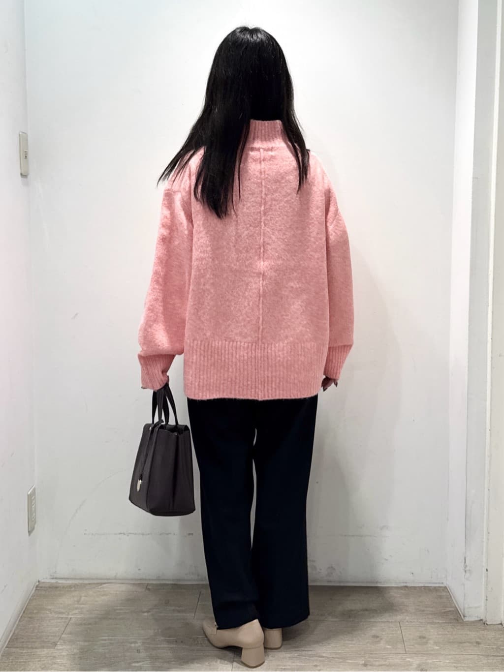 yuicciさんの「OPAQUE.CLIP｜ベロア&times;ゴールドメタル縁取りスクエアピアス」を使ったコーディネート