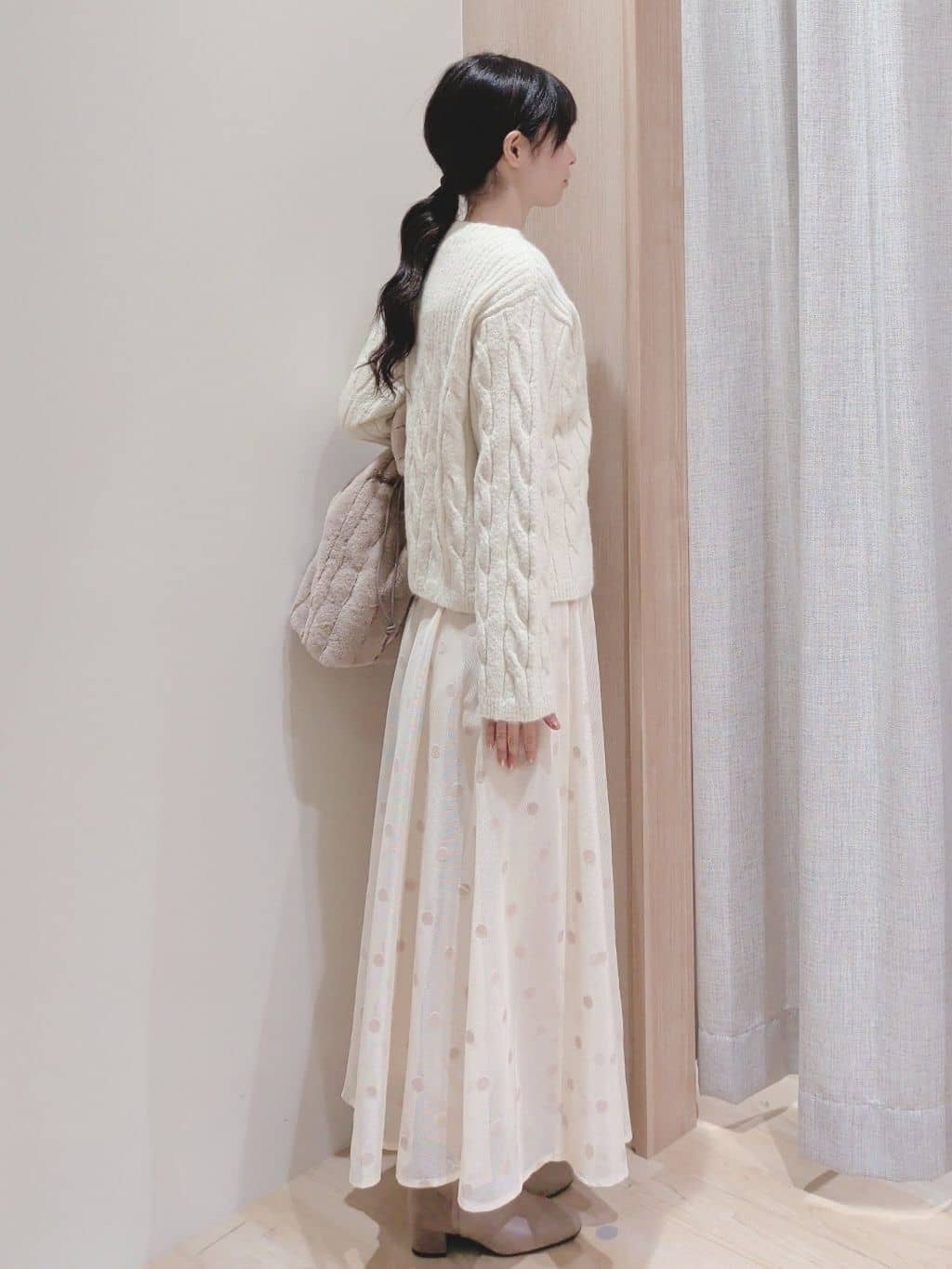 Yuiさんの「grove｜甘さを抑えて、品よく華やぐ　メッシュフロッキードットスカート」を使ったコーディネート