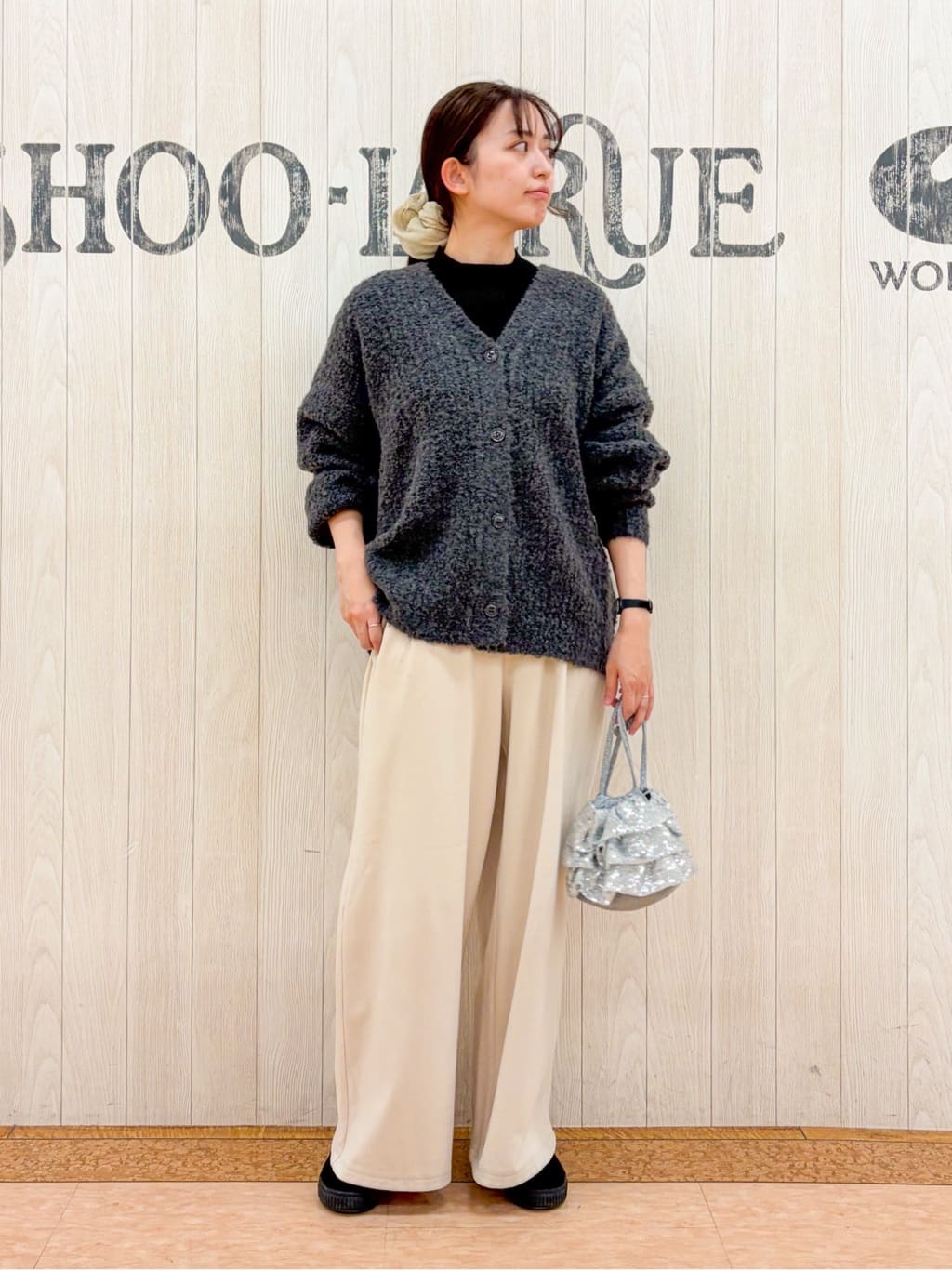 Nakaさんの「SHOO･LA･RUE｜【絶妙なゆるピタ/洗濯機可】ちくちくしにくい リブハイネックやわらかニット」を使ったコーディネート
