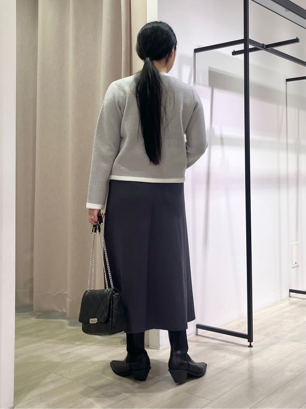 hasuさんの「INDIVI｜【ミニブークレ素材】ジャケットライクカーディガン」を使ったコーディネート