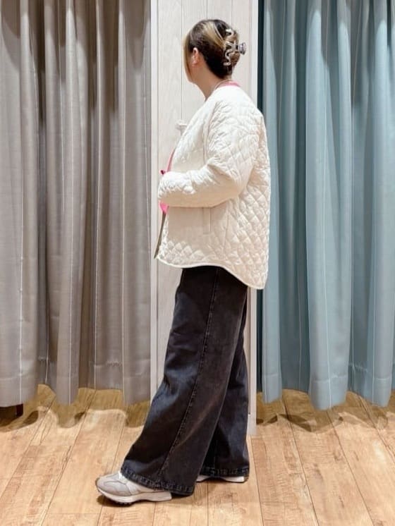 HANAさんの「SHOO･LA･RUE｜【洗濯機可/S-LL/撥水】ゴールドパーツで上品に 大人が着たい ノーカラーキルトジャケット」を使ったコーディネート