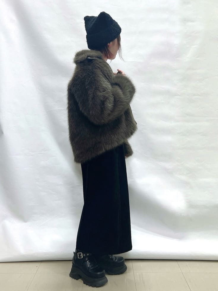 YUIさんの「SHOO･LA･RUE｜【洗濯機可/ちくちくしにくい】大人のための スウェットライク刺繍ロゴニット」を使ったコーディネート