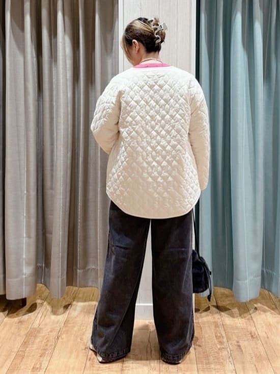HANAさんの「SHOO･LA･RUE｜【洗濯機可/S-LL/撥水】ゴールドパーツで上品に 大人が着たい ノーカラーキルトジャケット」を使ったコーディネート