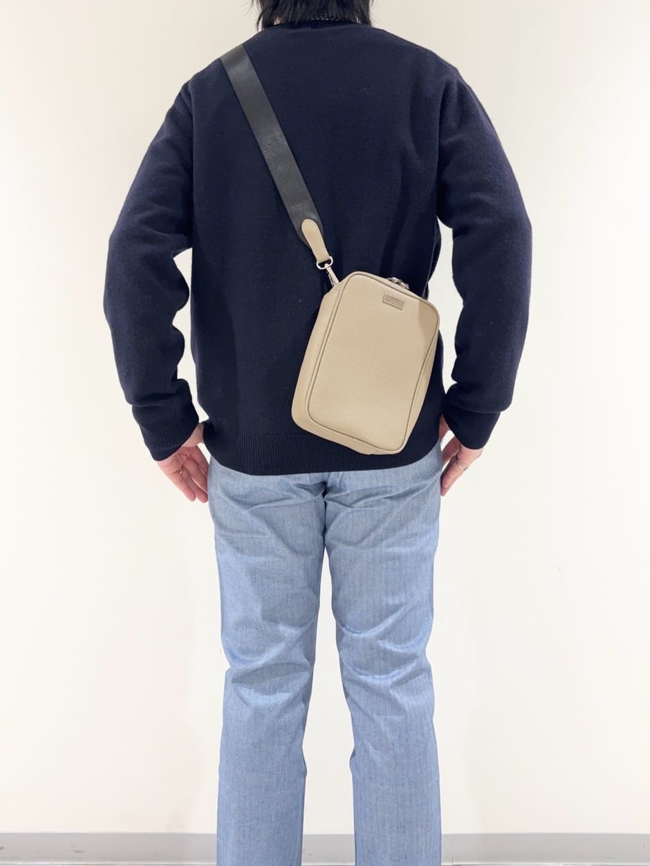及川さんの「TAKEO KIKUCHI｜【Air Palette Knit】ワンポイント カラーニット プルオーバー」を使ったコーディネート