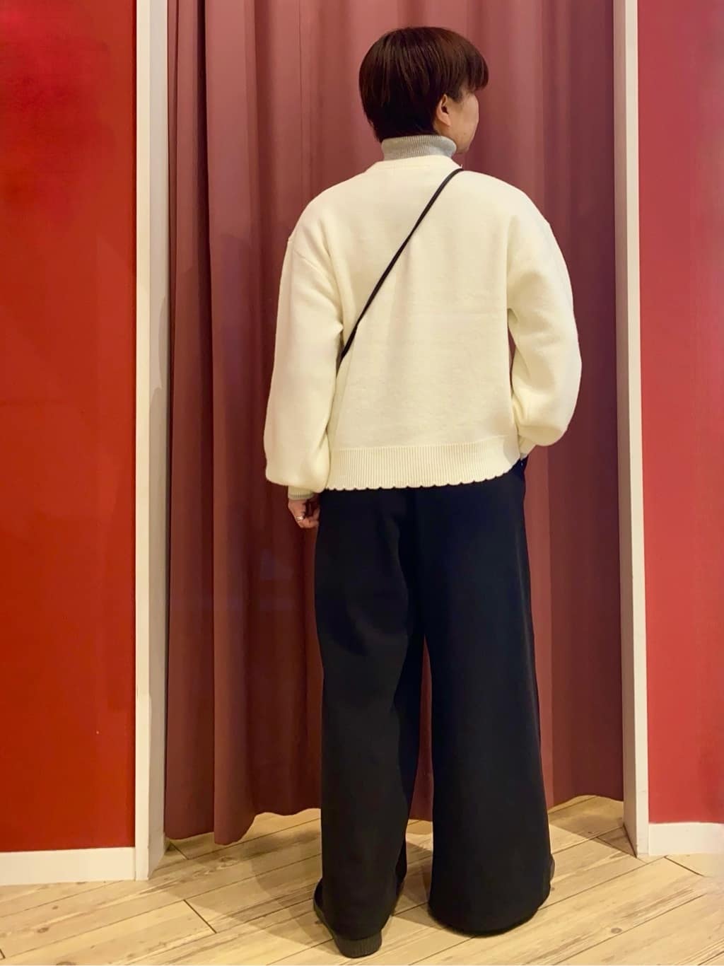 WAさんの「SHOO･LA･RUE｜【洗濯機可/S-LL】裾スカラップが差がつく コード刺繍ロゴニット」を使ったコーディネート