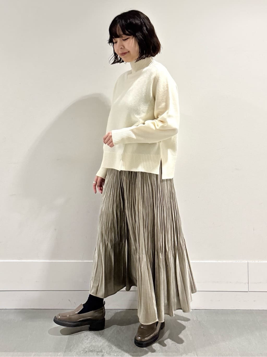 モエカさんの「UNTITLED｜【8色展開/洗える】ウールカシミヤ ハイネックニット」を使ったコーディネート