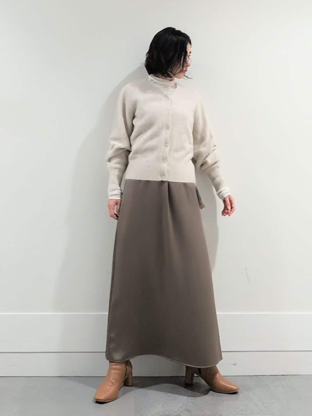 ミズタさんの「UNTITLED｜【ふわふわニット/前後2WAY】フォックスカシミヤカーディガン」を使ったコーディネート
