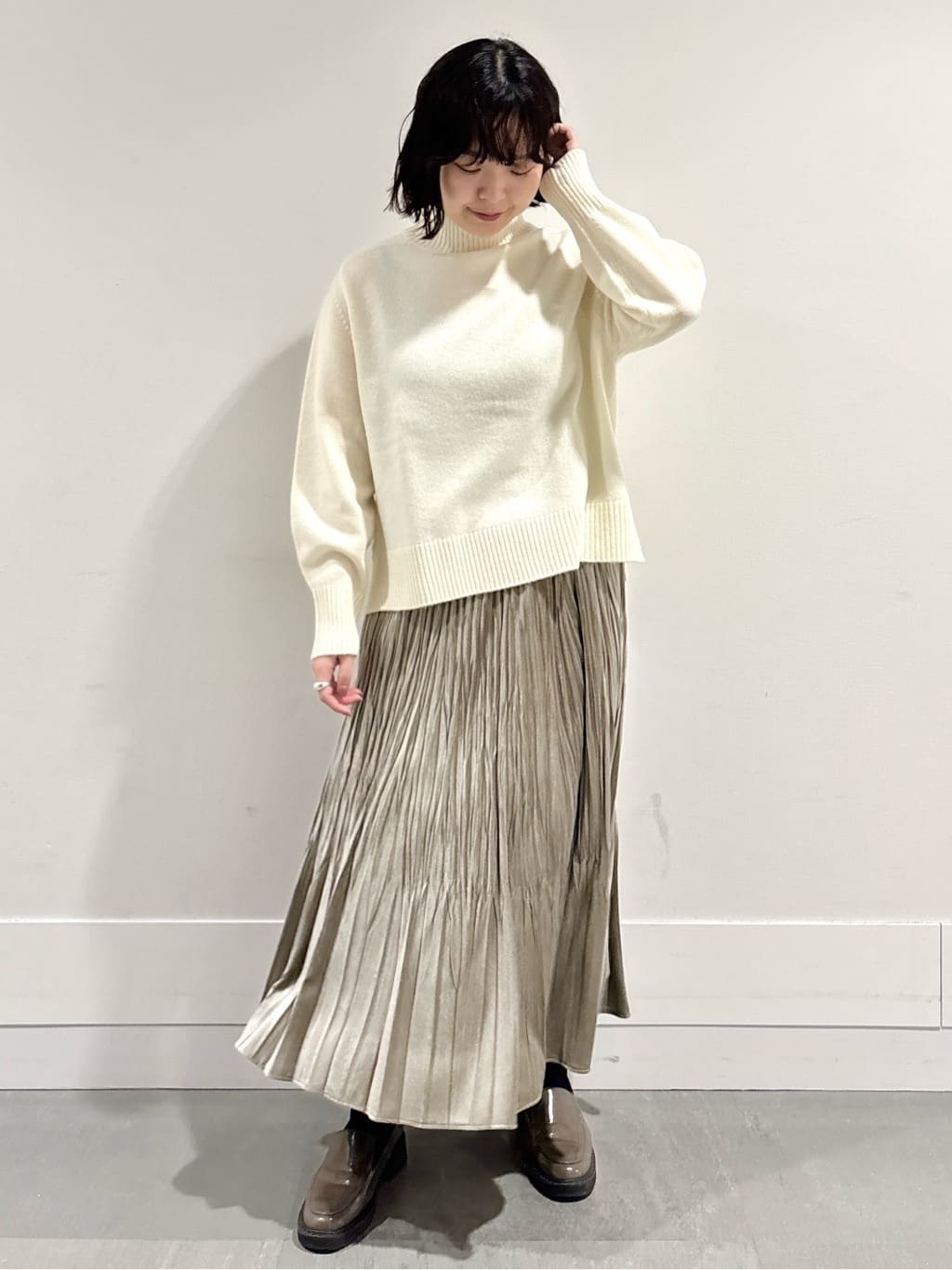モエカさんの「UNTITLED｜【8色展開/洗える】ウールカシミヤ ハイネックニット」を使ったコーディネート