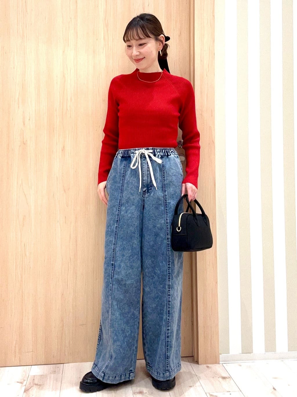ririさんの「SHOO･LA･RUE｜【絶妙なゆるピタ/洗濯機可】ちくちくしにくい リブハイネックやわらかニット」を使ったコーディネート