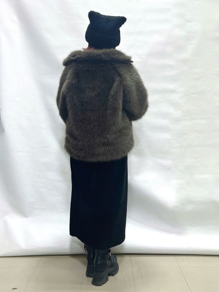 YUIさんの「SHOO･LA･RUE｜【洗濯機可/ちくちくしにくい】大人のための スウェットライク刺繍ロゴニット」を使ったコーディネート