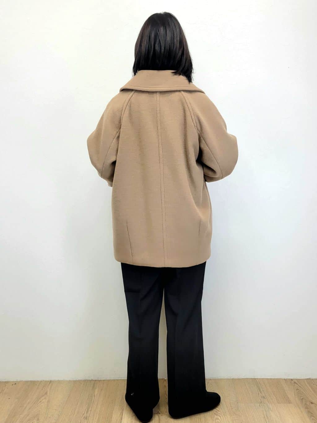 LISAさんの「OPAQUE.CLIP｜カシミヤブレンドウールミドルピーコート」を使ったコーディネート