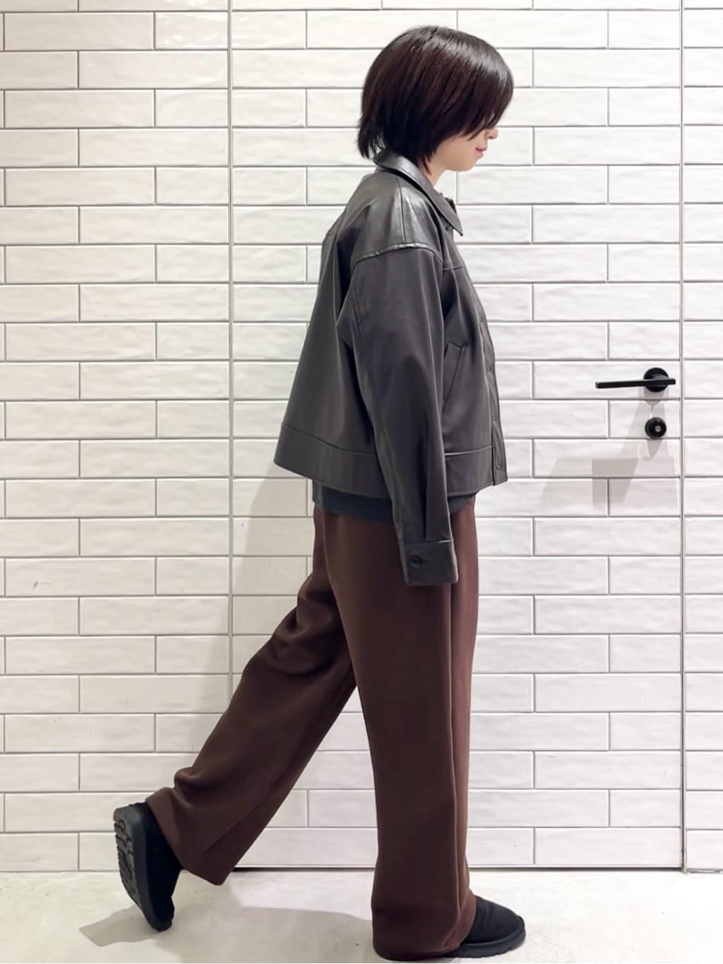 しおりさんの「OPAQUE.CLIP｜シンセティックレザー調ブルゾン【洗える】」を使ったコーディネート