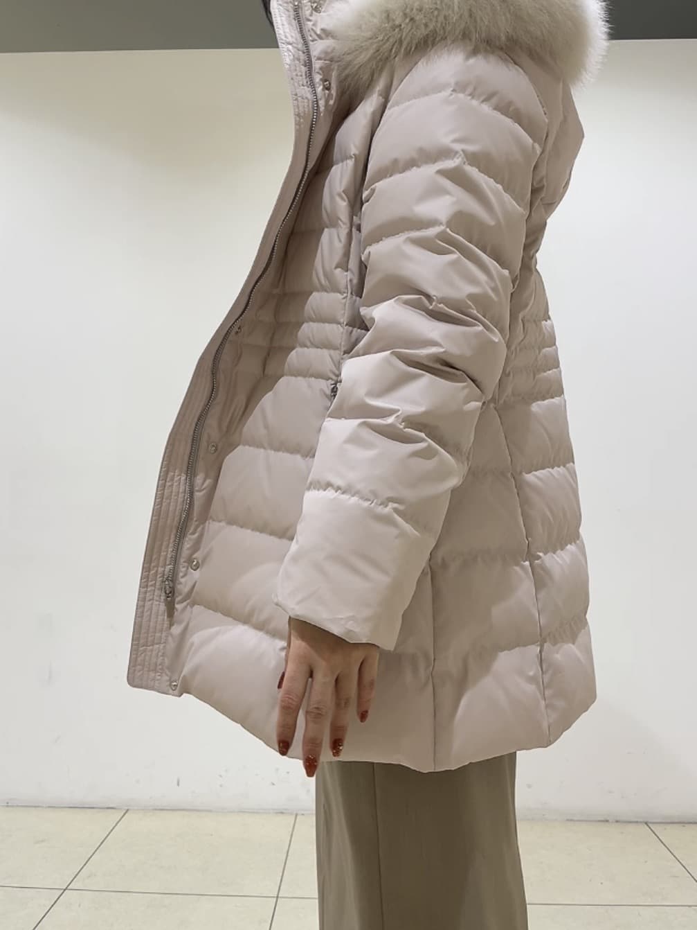 watanabeさんの「UNTITLED｜【はっ水機能/フード取り外し可】ミディダウンコート」を使ったコーディネート