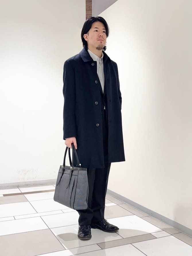 及川さんの「TAKEO KIKUCHI｜カシミヤブレンド ビーバー調ステンカラーコート」を使ったコーディネート
