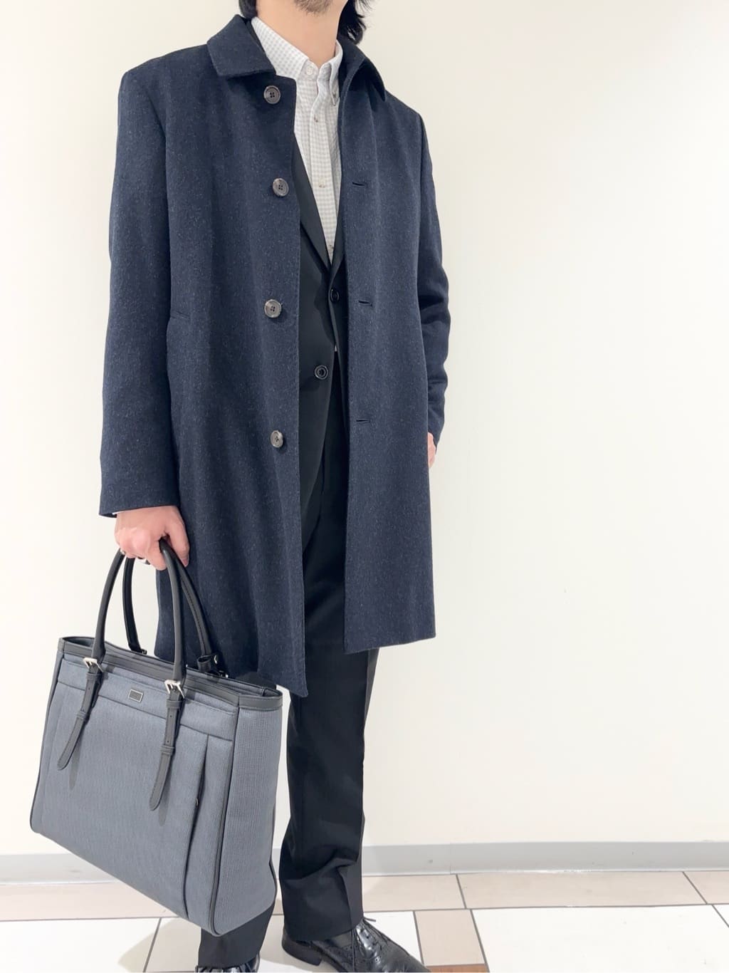及川さんの「TAKEO KIKUCHI｜カシミヤブレンド ビーバー調ステンカラーコート」を使ったコーディネート