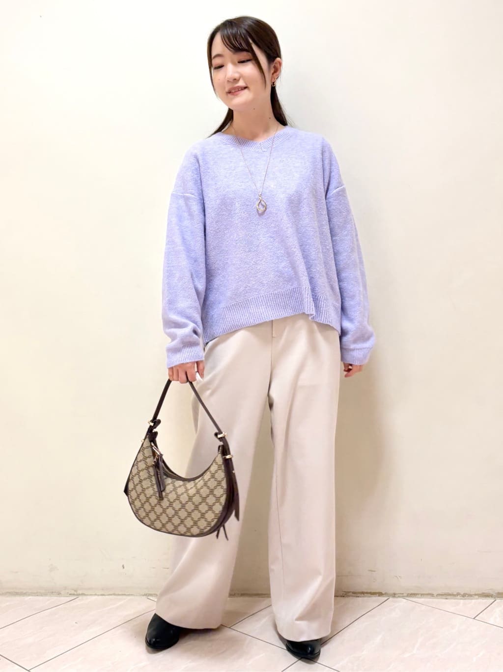 mikiさんの「Reflect｜【選べる5色／ゆったりシルエット】Vネックスパンコールニット」を使ったコーディネート