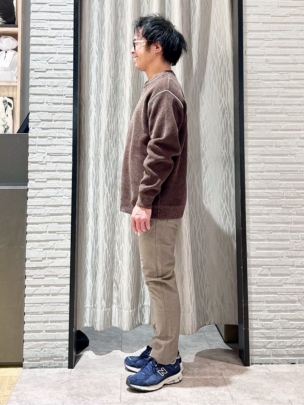 KENJI Iさんの「THE SHOP TK｜【大人の上品カジュアルを叶える】ハグするニット 洗濯機OK／6色展開」を使ったコーディネート