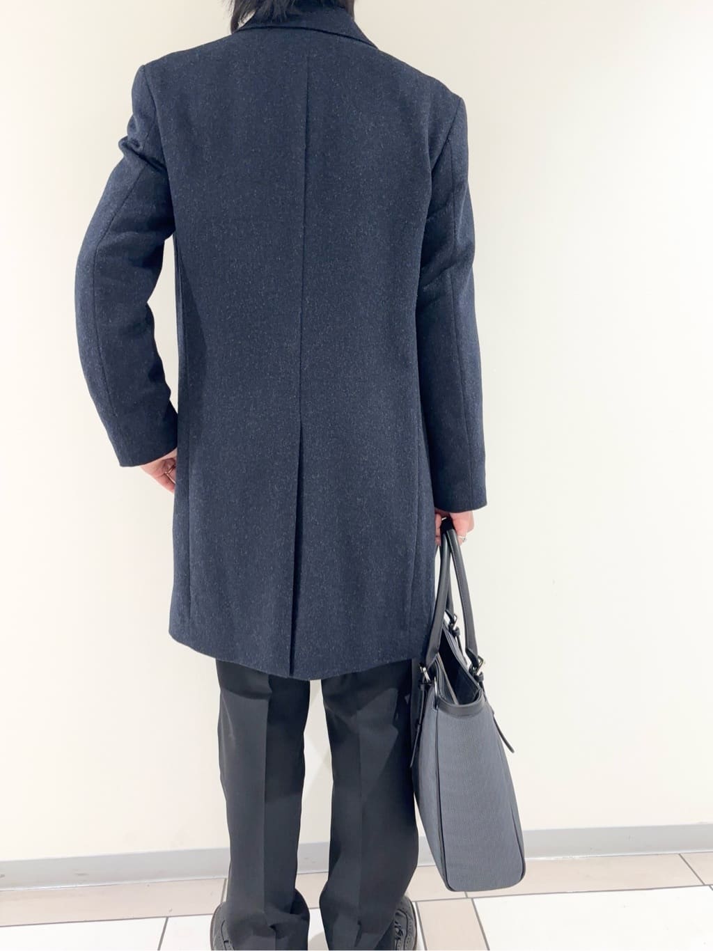 及川さんの「TAKEO KIKUCHI｜カシミヤブレンド ビーバー調ステンカラーコート」を使ったコーディネート