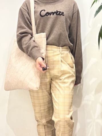 TOWAさんの「SHOO･LA･RUE｜【洗濯機可/S-LL】すっきり上品に ベーシックテーパードパンツ」を使ったコーディネート