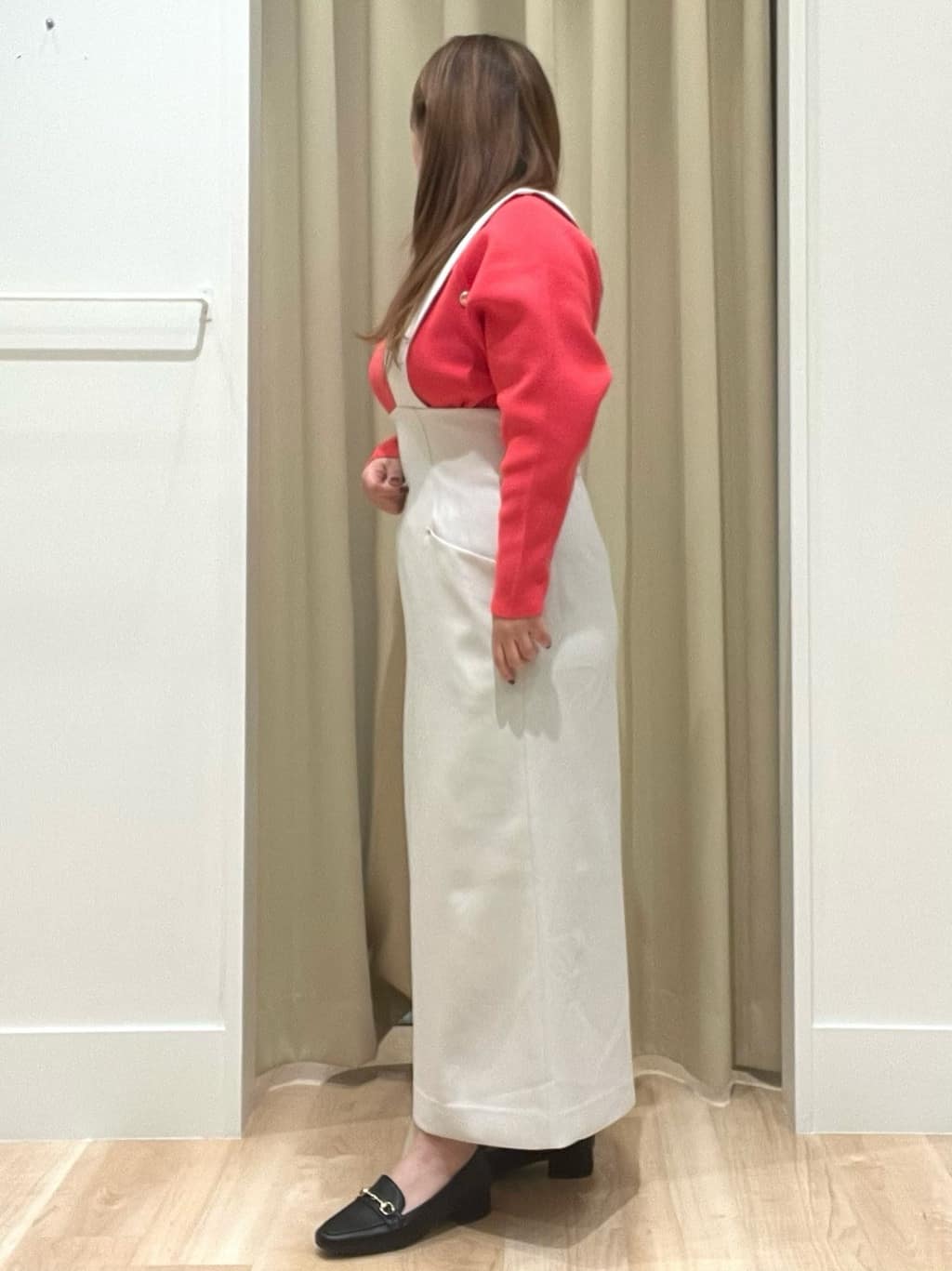 たまさんの「grove｜【ウエストゴム】美シルエットなハイウエストサス付きスカート」を使ったコーディネート