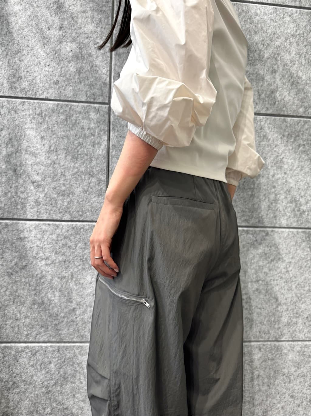 uchi__yamaさんの「CODE A｜puff glow off top」を使ったコーディネート