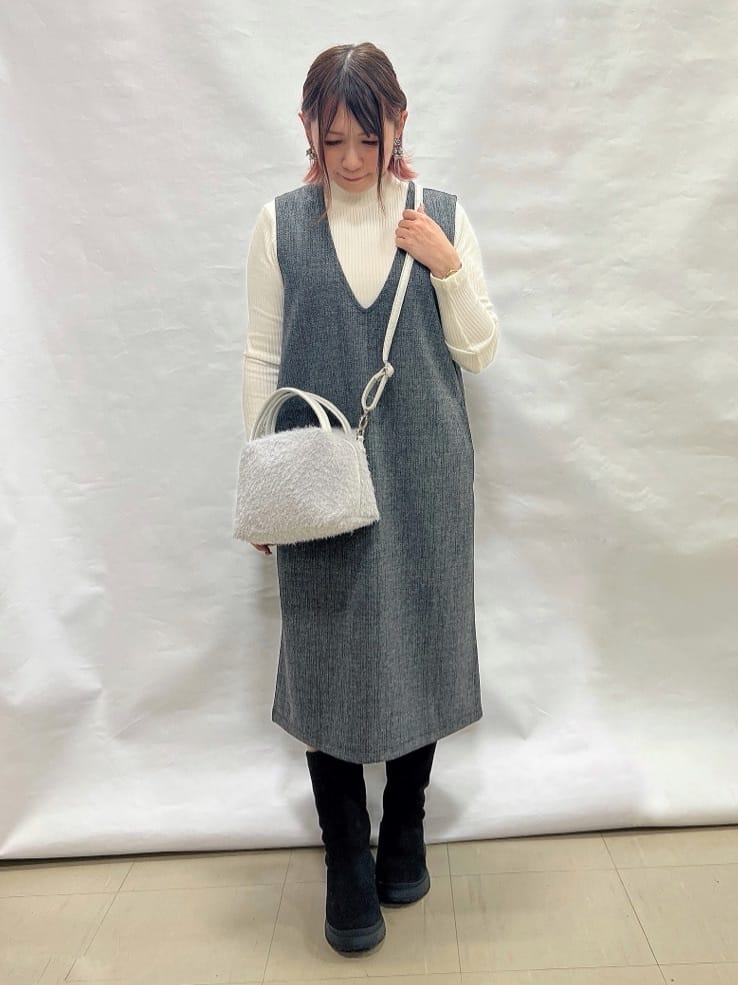 YUIさんの「SHOO･LA･RUE｜【2点セット/洗濯機可】時短でコーデが決まる ジャンドレ+リブインナー」を使ったコーディネート
