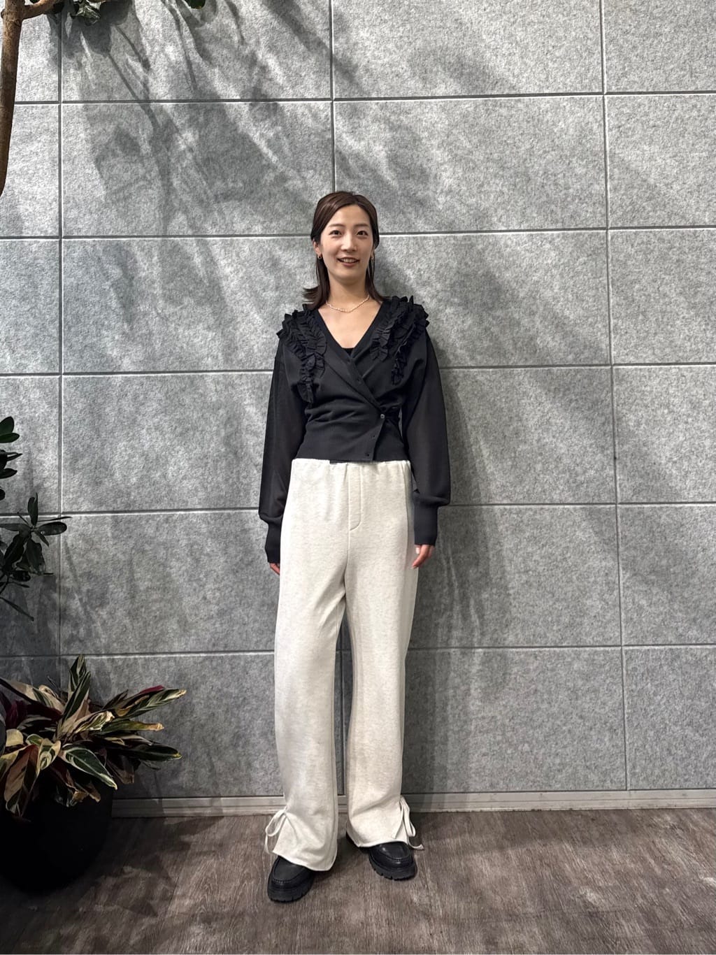 uchi__yamaさんの「CODE A｜3way frill cardigan」を使ったコーディネート