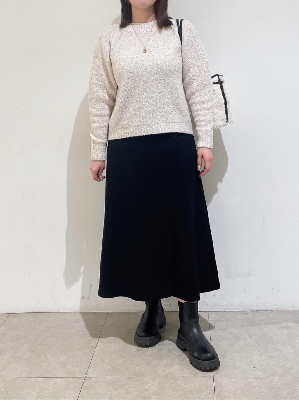 emikaさんの「INDIVI｜【洗える／ラメ／意匠感】ミックスブークレニット」を使ったコーディネート