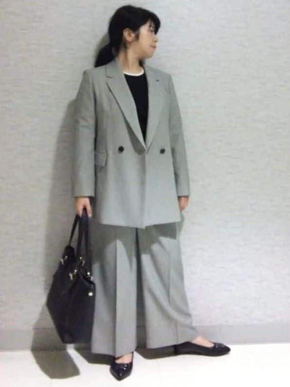 sakoさんの「Reflect｜【秋映え／単品使い◎／すっきり見え】ブローチ付きニットアンサンブル」を使ったコーディネート