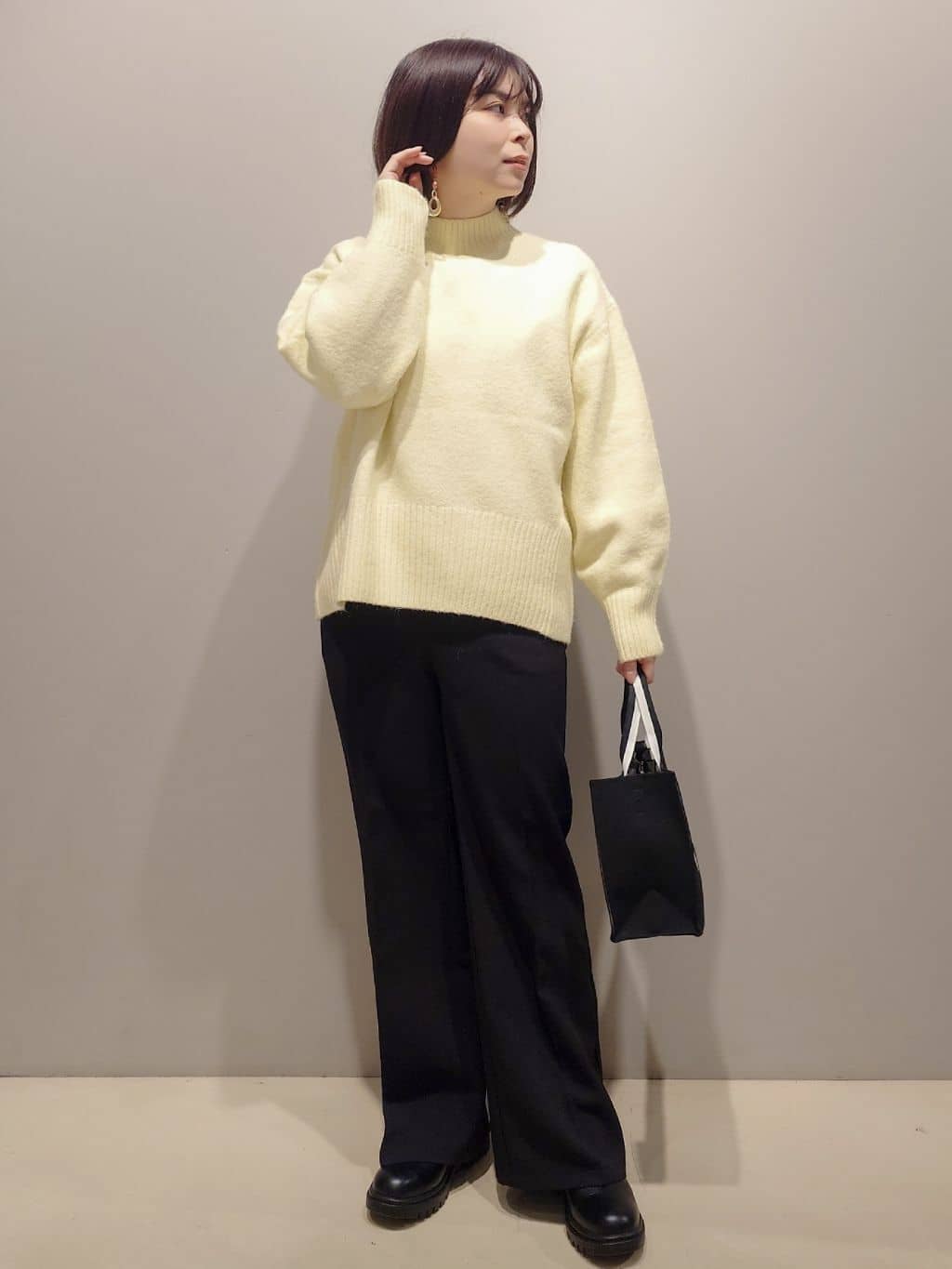 me：)さんの「OPAQUE.CLIP｜撥水フードミドルダウンコート【防風／抗菌防臭／洗濯機OK】《S～LL》」を使ったコーディネート