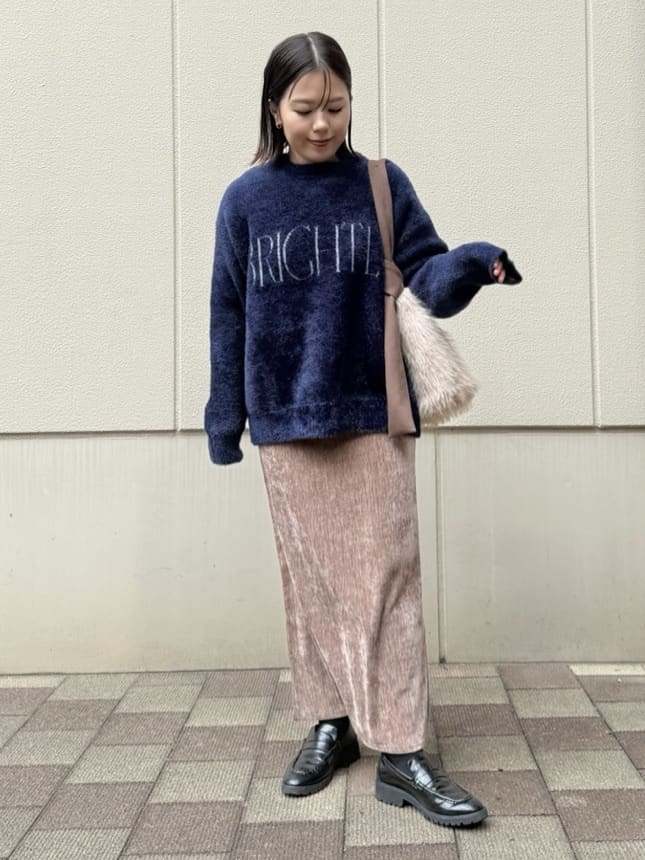 chさんの「THE SHOP TK｜ベルベットフェザー ロゴニットプルオーバー」を使ったコーディネート