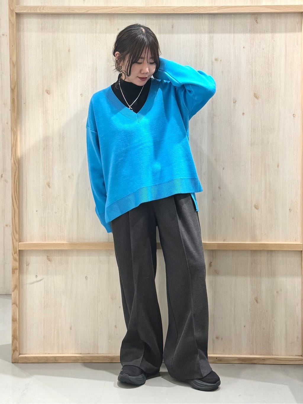 nanaさんの「THE SHOP TK｜【体型カバー】ゆったり サイドスリットニット」を使ったコーディネート