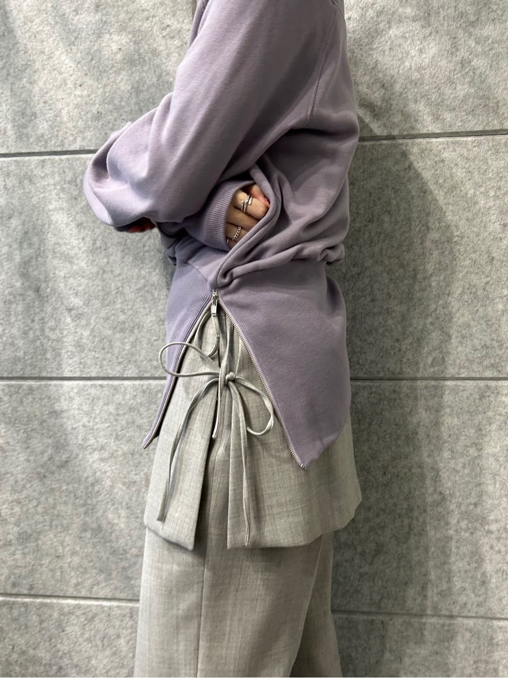 honoka Aさんの「CODE A｜off－shoulder sweat」を使ったコーディネート
