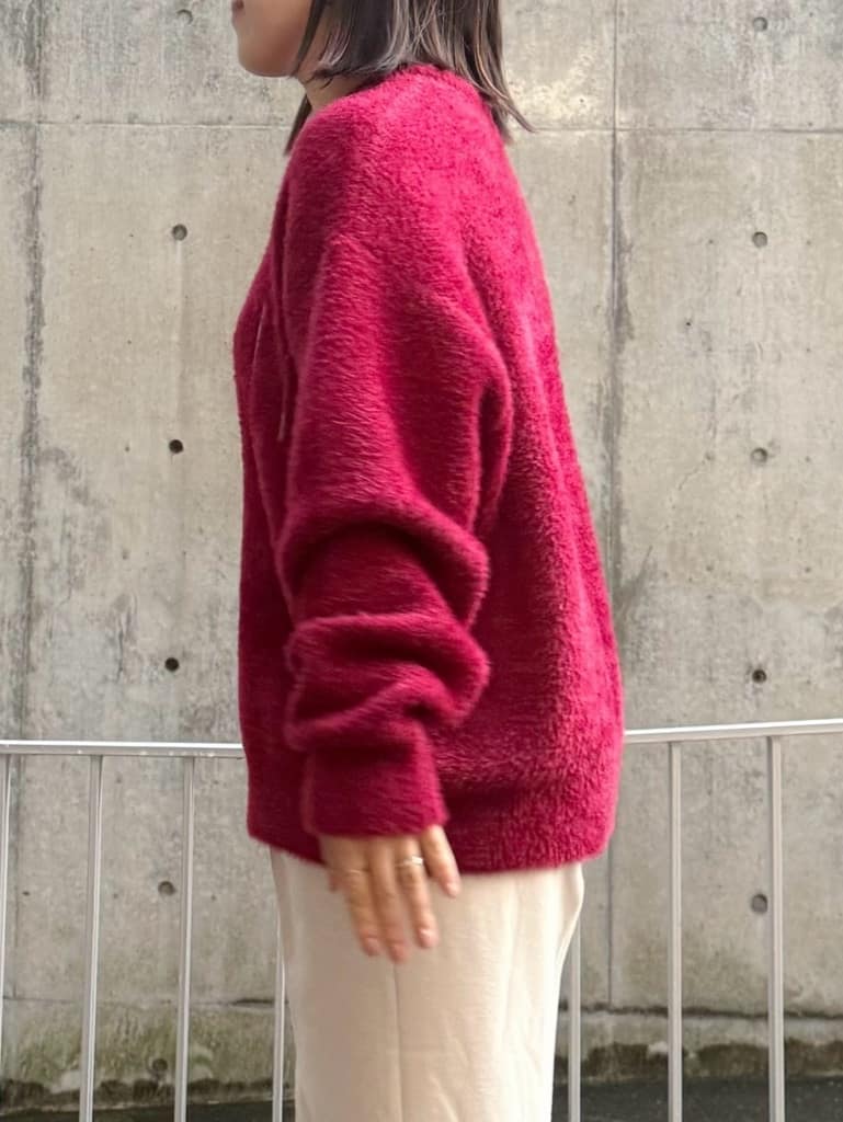 chさんの「THE SHOP TK｜ベルベットフェザー ロゴニットプルオーバー」を使ったコーディネート